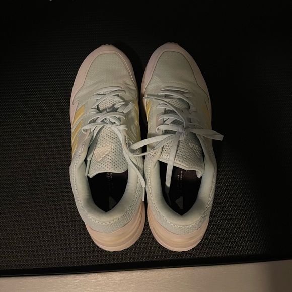 Adidas shoes - Picture 3 of 5